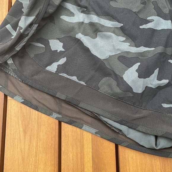 Athleta MESH RACER RUN MID RISE 4 SHORT - Picture 3 of 5